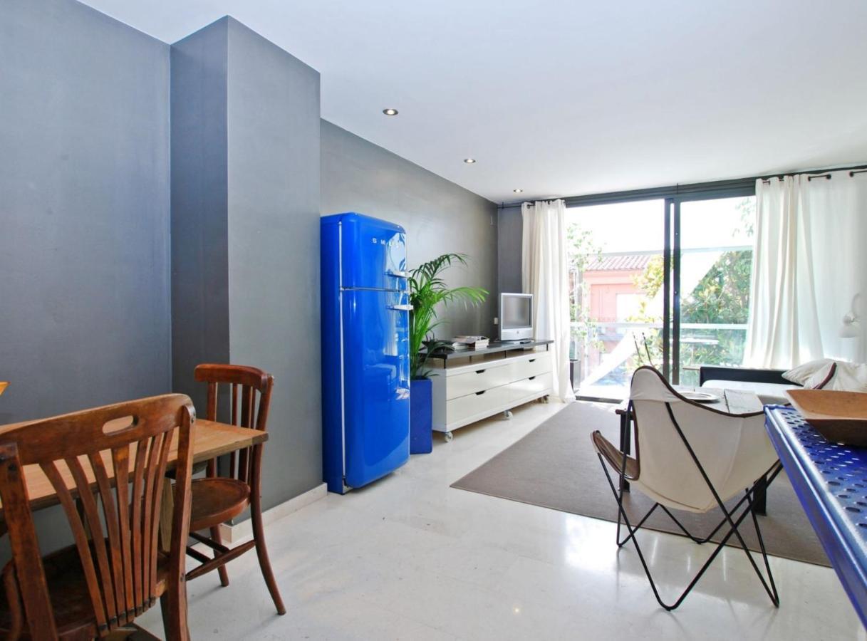 Blue Fridge Apartmen - Blue Fridge Apartmen - Ideal For Couples, Near Beach And Well Connected Apartment Vilassar De Mar Bagian luar foto