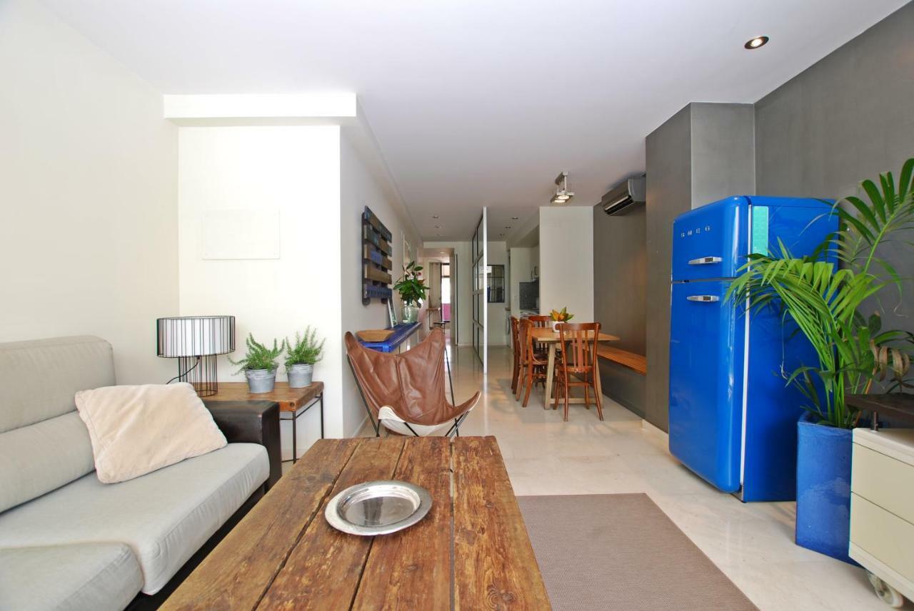 Blue Fridge Apartmen - Blue Fridge Apartmen - Ideal For Couples, Near Beach And Well Connected Apartment Vilassar De Mar Bagian luar foto