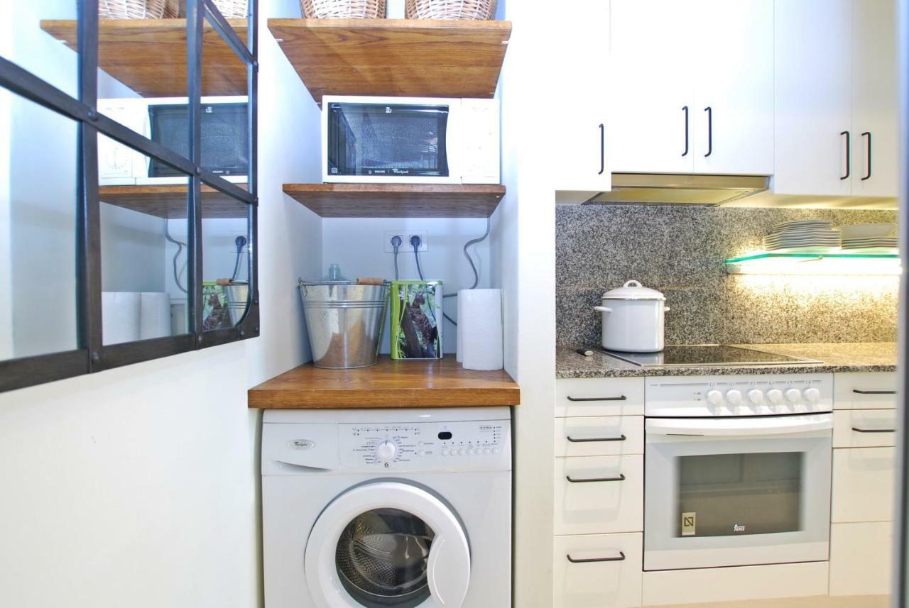Blue Fridge Apartmen - Blue Fridge Apartmen - Ideal For Couples, Near Beach And Well Connected Apartment Vilassar De Mar Bagian luar foto