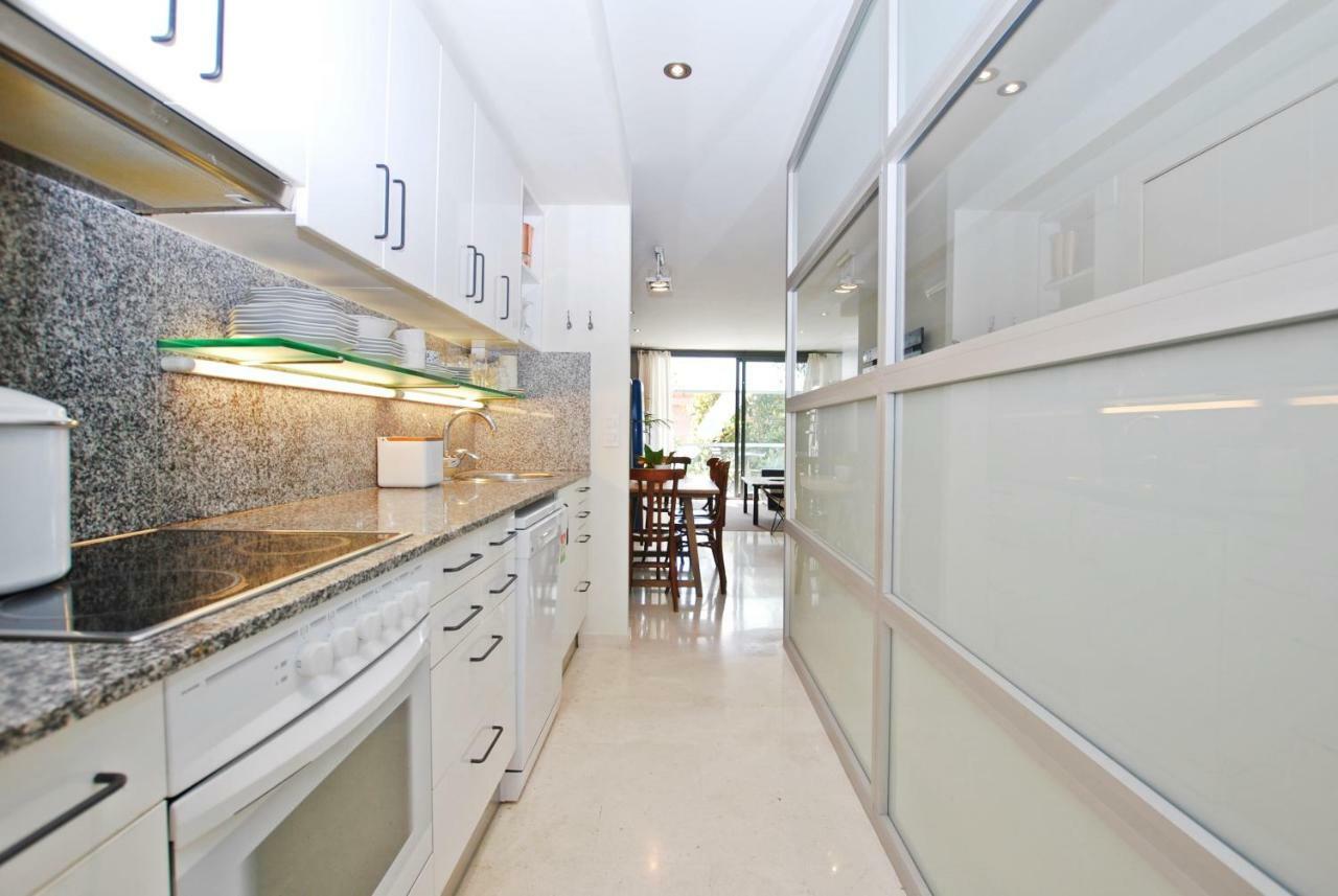 Blue Fridge Apartmen - Blue Fridge Apartmen - Ideal For Couples, Near Beach And Well Connected Apartment Vilassar De Mar Bagian luar foto