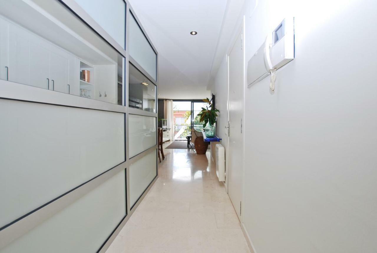 Blue Fridge Apartmen - Blue Fridge Apartmen - Ideal For Couples, Near Beach And Well Connected Apartment Vilassar De Mar Bagian luar foto