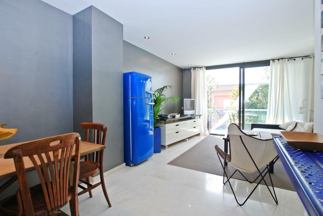 Blue Fridge Apartmen - Blue Fridge Apartmen - Ideal For Couples, Near Beach And Well Connected Apartment Vilassar De Mar Bagian luar foto
