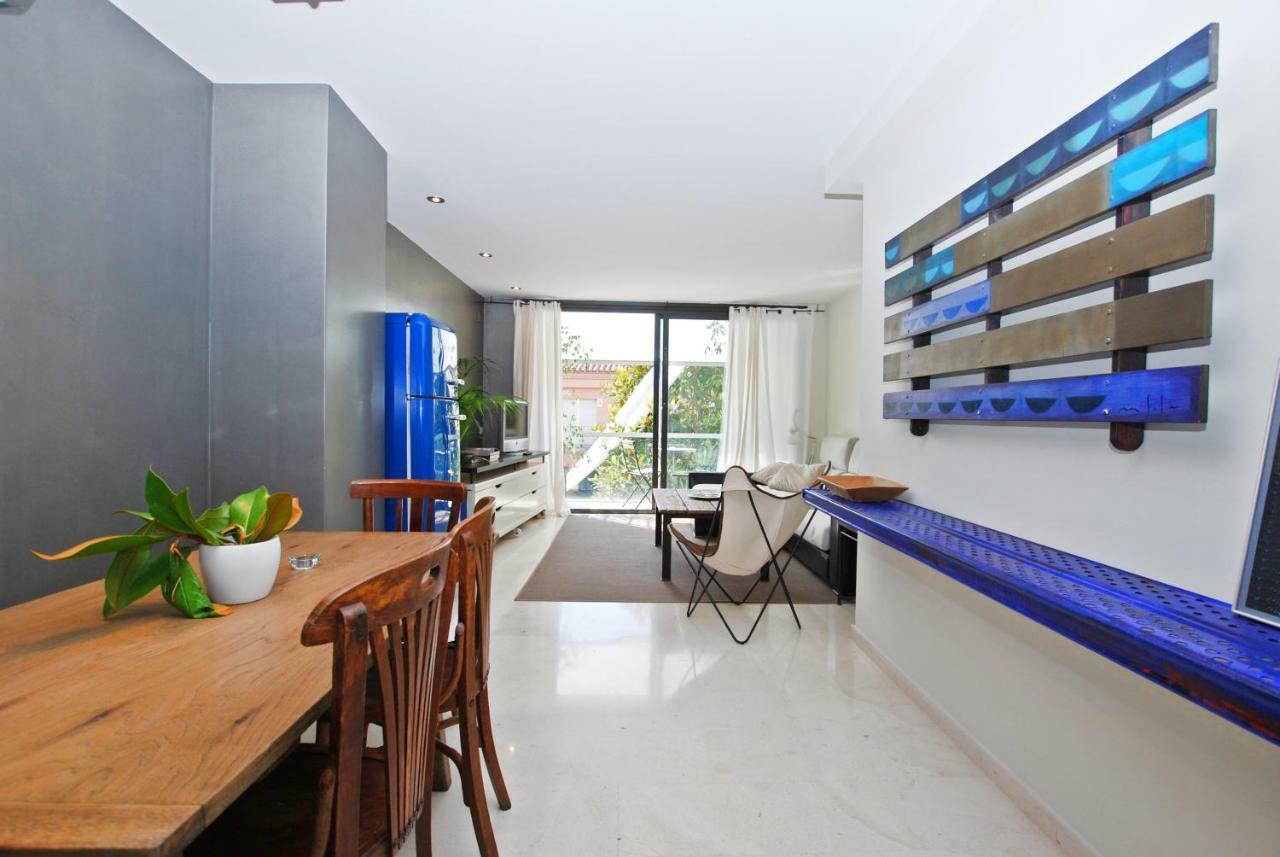 Blue Fridge Apartmen - Blue Fridge Apartmen - Ideal For Couples, Near Beach And Well Connected Apartment Vilassar De Mar Bagian luar foto