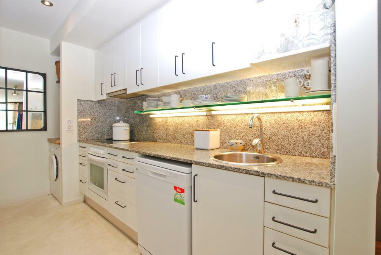Blue Fridge Apartmen - Blue Fridge Apartmen - Ideal For Couples, Near Beach And Well Connected Apartment Vilassar De Mar Bagian luar foto